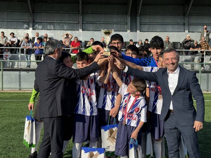 Rize’de hafızların futbol turnuvasında anlamlı mesaj 21