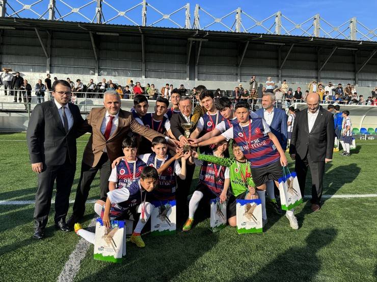 Rize’de hafızların futbol turnuvasında anlamlı mesaj 24