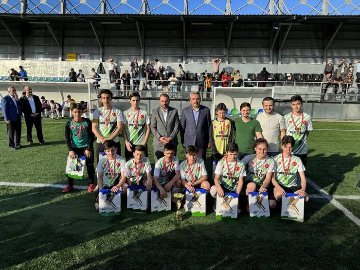 Rize’de hafızların futbol turnuvasında anlamlı mesaj 25