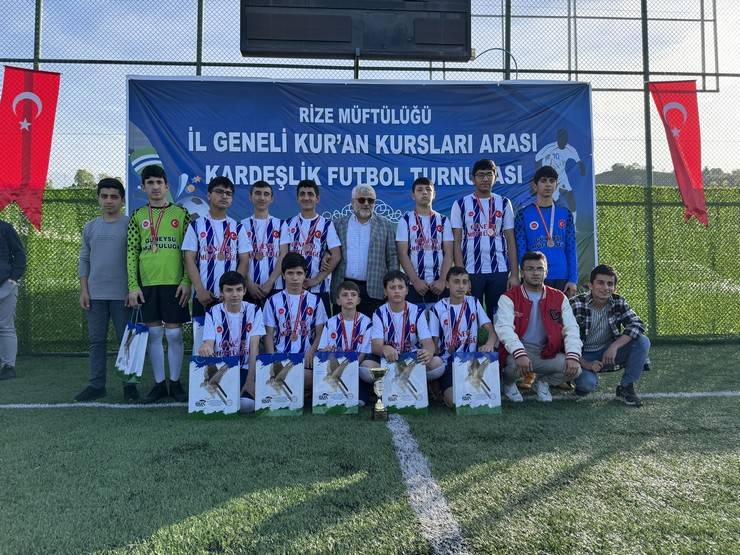 Rize’de hafızların futbol turnuvasında anlamlı mesaj 28