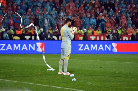 Trabzonspor - Fenerbahçe maçı tatil edildi 10