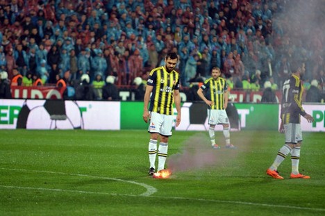 Trabzonspor - Fenerbahçe maçı tatil edildi 11