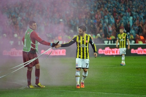 Trabzonspor - Fenerbahçe maçı tatil edildi 13