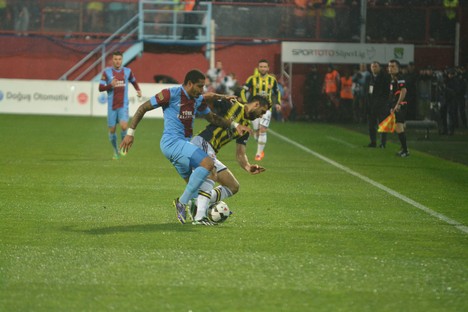 Trabzonspor - Fenerbahçe maçı tatil edildi 35