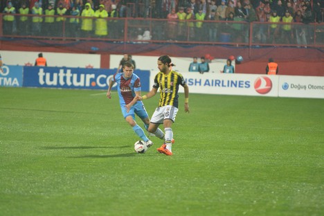 Trabzonspor - Fenerbahçe maçı tatil edildi 36