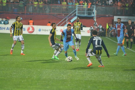 Trabzonspor - Fenerbahçe maçı tatil edildi 37