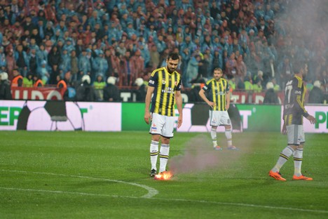 Trabzonspor - Fenerbahçe maçı tatil edildi 41