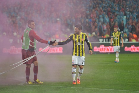 Trabzonspor - Fenerbahçe maçı tatil edildi 42