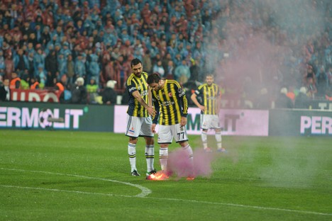 Trabzonspor - Fenerbahçe maçı tatil edildi 43