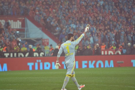 Trabzonspor - Fenerbahçe maçı tatil edildi 45
