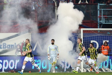 Trabzonspor - Fenerbahçe maçı tatil edildi 5