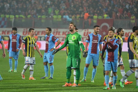 Trabzonspor - Fenerbahçe maçı tatil edildi 51