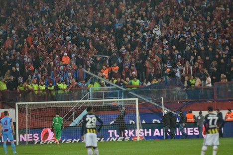 Trabzonspor - Fenerbahçe maçı tatil edildi 55