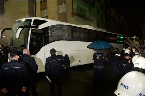 Trabzonspor - Fenerbahçe maçı tatil edildi 9