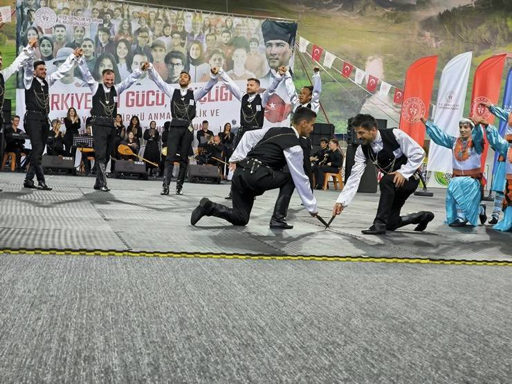 Rize’de 19 Mayıs Atatürk'ü Anma, Gençlik ve Spor Bayramı kutlandı 17