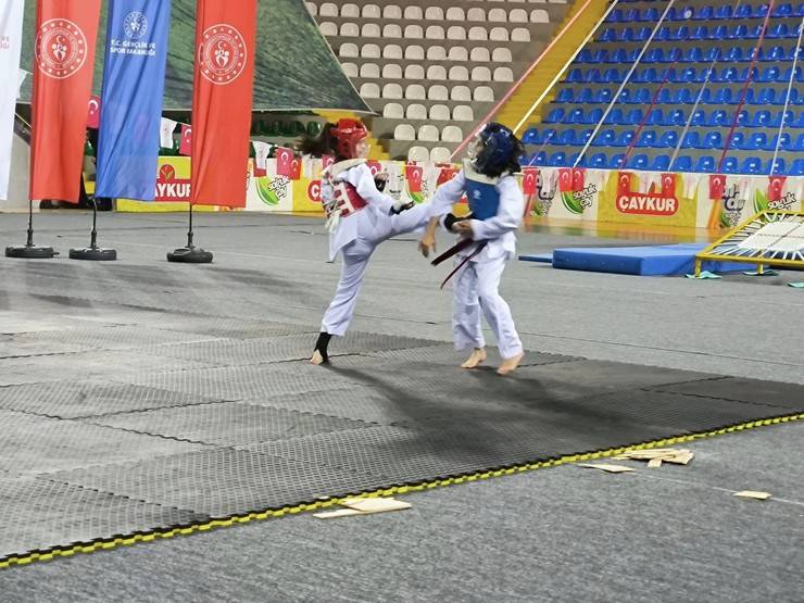 Rize’de 19 Mayıs Atatürk'ü Anma, Gençlik ve Spor Bayramı kutlandı 20