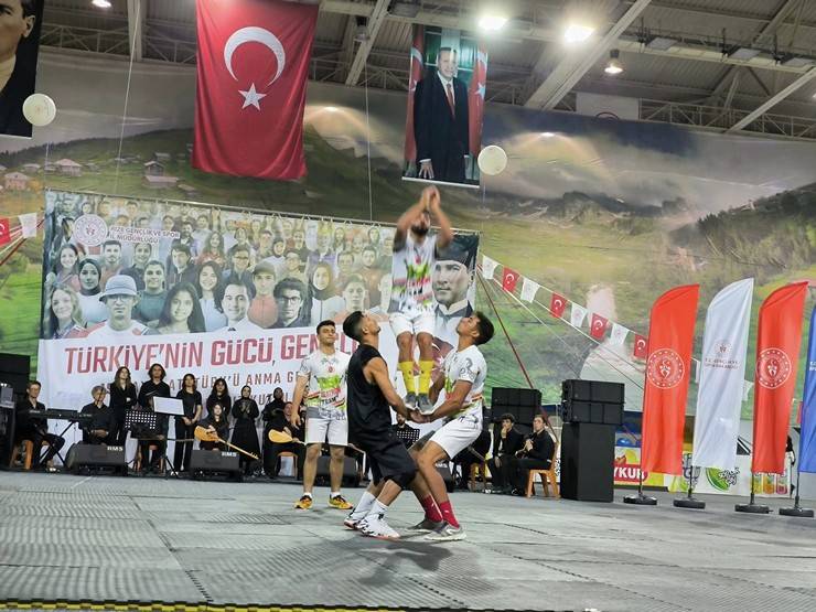 Rize’de 19 Mayıs Atatürk'ü Anma, Gençlik ve Spor Bayramı kutlandı 23