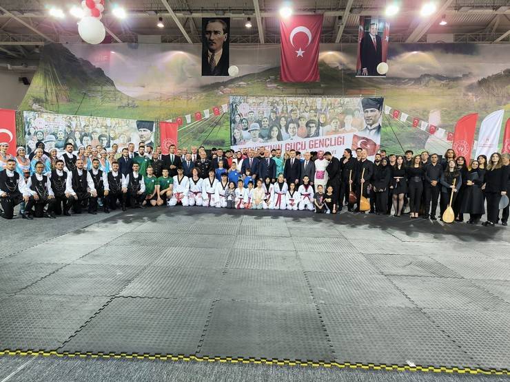Rize’de 19 Mayıs Atatürk'ü Anma, Gençlik ve Spor Bayramı kutlandı 24
