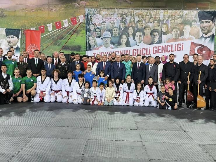 Rize’de 19 Mayıs Atatürk'ü Anma, Gençlik ve Spor Bayramı kutlandı 36