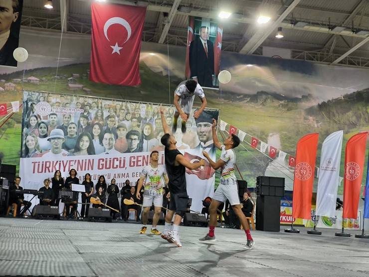 Rize’de 19 Mayıs Atatürk'ü Anma, Gençlik ve Spor Bayramı kutlandı 38