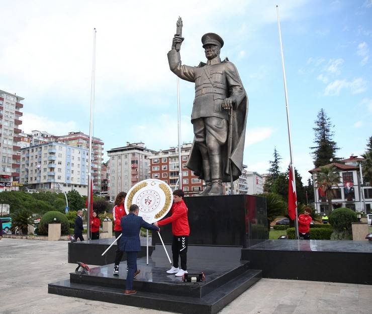 Rize’de 19 Mayıs Atatürk'ü Anma, Gençlik ve Spor Bayramı kutlandı 4