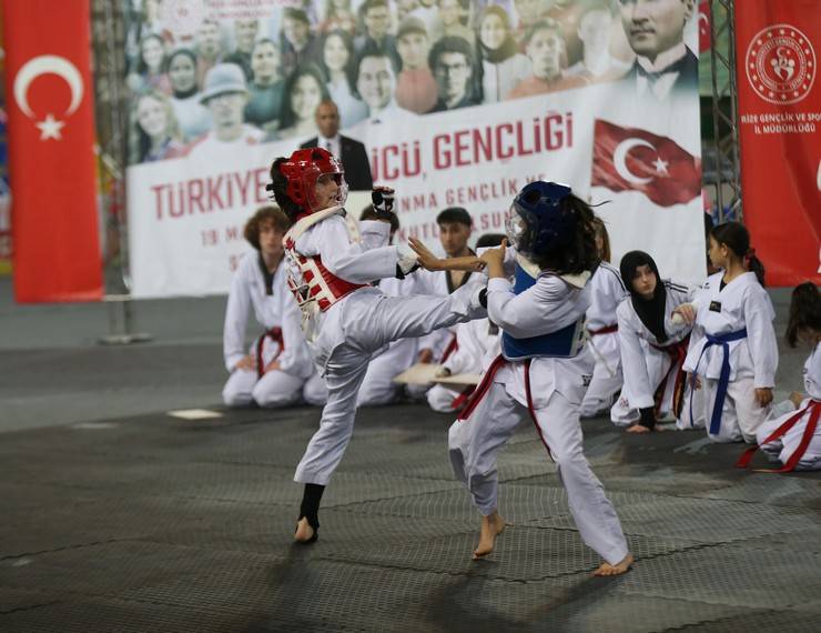 Rize’de 19 Mayıs Atatürk'ü Anma, Gençlik ve Spor Bayramı kutlandı 44
