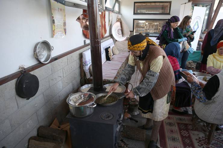 Rize'nin yeni lezzeti 'Cevizli balkabaklı fırın helvası’ oldu 13