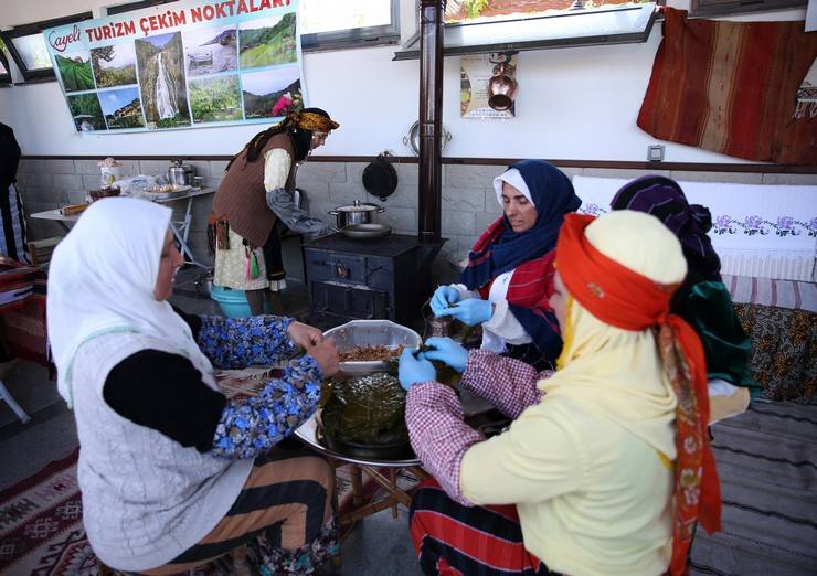 Rize'nin yeni lezzeti 'Cevizli balkabaklı fırın helvası’ oldu 14