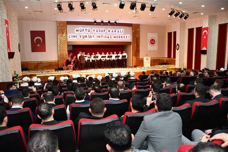 Rize Müftü Yusuf Karali Dini Yüksek İhtisas Merkezinde mezuniyet heyecanı 11