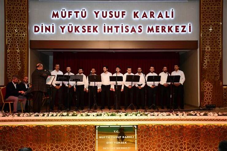 Rize Müftü Yusuf Karali Dini Yüksek İhtisas Merkezinde mezuniyet heyecanı 12