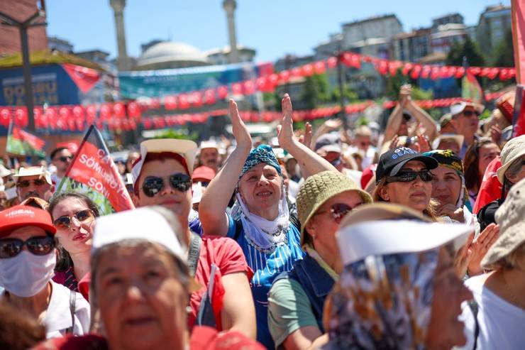 CHP Genel Başkanı Özgür Özel Rize'de Çay Mitinginde 13