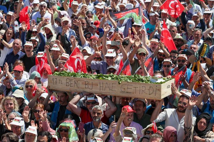 CHP Genel Başkanı Özgür Özel Rize'de Çay Mitinginde 32