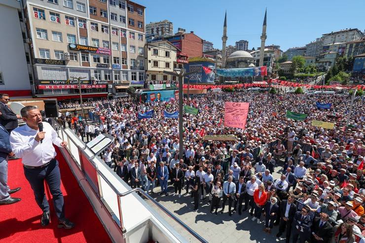 CHP Genel Başkanı Özgür Özel Rize'de Çay Mitinginde 35