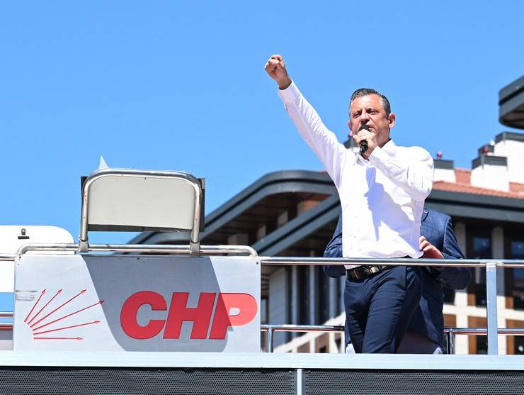 CHP Genel Başkanı Özgür Özel Rize'de Çay Mitinginde 42