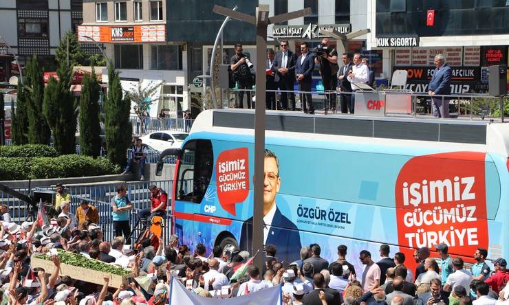 CHP Genel Başkanı Özgür Özel Rize'de Çay Mitinginde 48