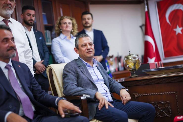 CHP Genel Başkanı Özgür Özel, Rize'de partisinin belediye başkanlıklarını ziyaret etti 10