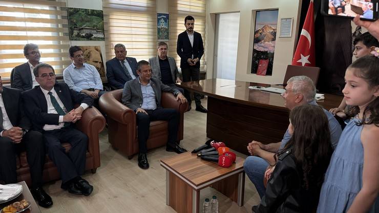 CHP Genel Başkanı Özgür Özel, Rize'de partisinin belediye başkanlıklarını ziyaret etti 19