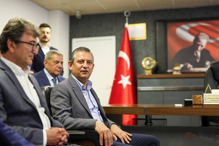 CHP Genel Başkanı Özgür Özel, Rize'de partisinin belediye başkanlıklarını ziyaret etti 21