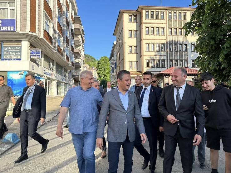 CHP Genel Başkanı Özgür Özel, Rize'de partisinin belediye başkanlıklarını ziyaret etti 34