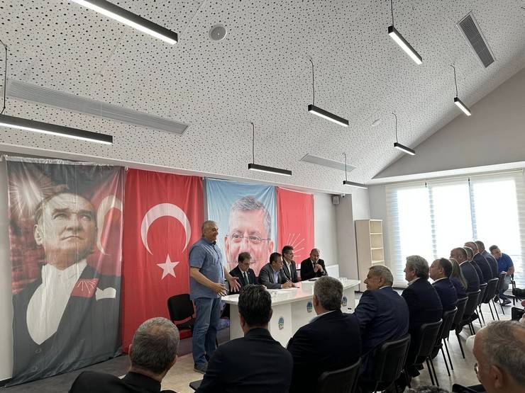 CHP Genel Başkanı Özgür Özel, Rize'de partisinin belediye başkanlıklarını ziyaret etti 4