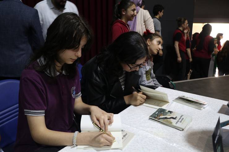 Rize'de öğrencilerin yazdığı kitaplar tanıtıldı 12