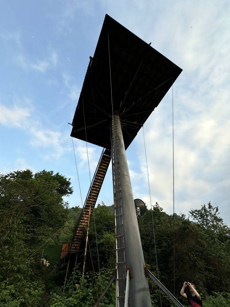 Rize'de kaportacı 12 metrelik demir direğin üzerine 70 metrekarelik ev yaptı 7