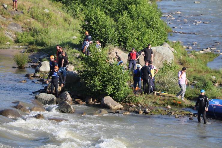 Rize'de yapay gölde akıntıya kapılan 4 kişi yaralı kurtarıldı 18