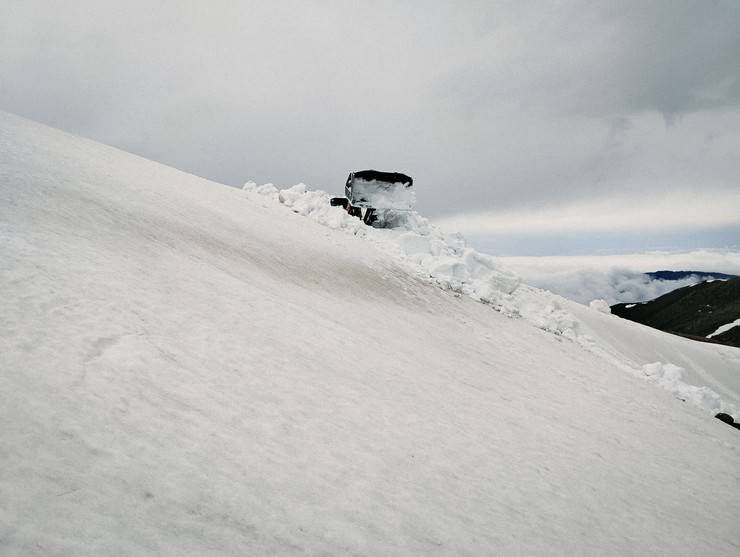 Rize'de yüksek rakımlı yayla yollarında kar temizleme çalışmaları sürüyor 1