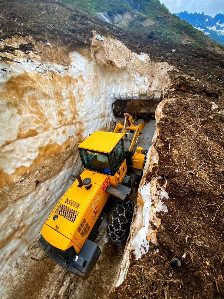 Rize'de yüksek rakımlı yayla yollarında kar temizleme çalışmaları sürüyor 10