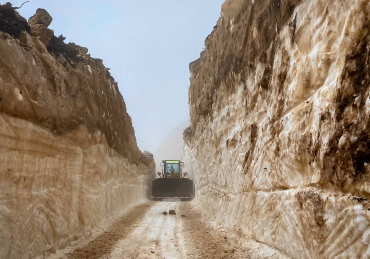 Rize'de yüksek rakımlı yayla yollarında kar temizleme çalışmaları sürüyor 4