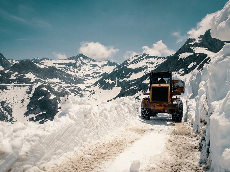 Rize'de yüksek rakımlı yayla yollarında kar temizleme çalışmaları sürüyor 6