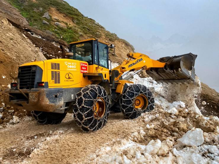 Rize'de yüksek rakımlı yayla yollarında kar temizleme çalışmaları sürüyor 7