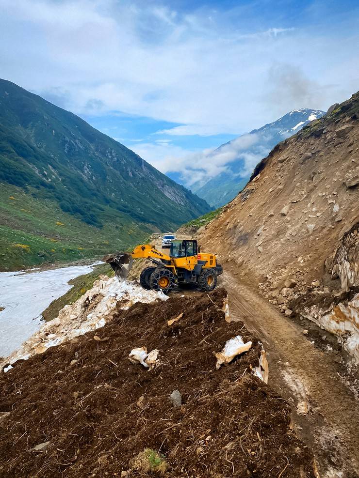 Rize'de yüksek rakımlı yayla yollarında kar temizleme çalışmaları sürüyor 9