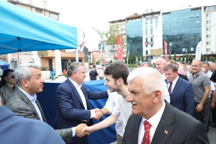 Rize'de Protokol, Vatandaşlarla Bayramlaştı 1